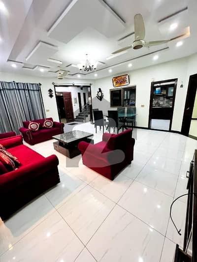 بحریہ ٹاؤن فیز 8 بحریہ ٹاؤن راولپنڈی,راولپنڈی میں 5 کمروں کا 10 مرلہ مکان 1.9 لاکھ میں کرایہ پر دستیاب ہے۔