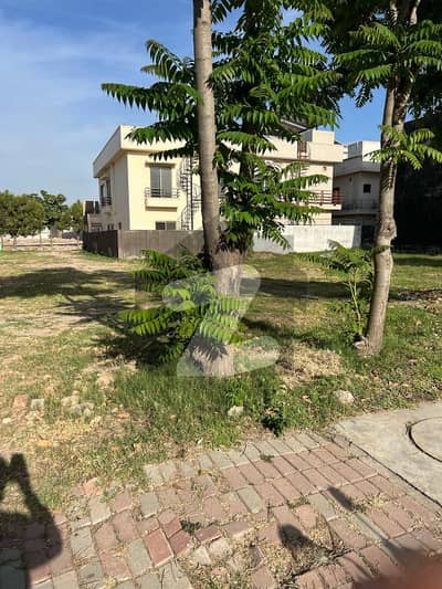 بحریہ ٹاؤن فیز 7 بحریہ ٹاؤن راولپنڈی,راولپنڈی میں 10 مرلہ رہائشی پلاٹ 1.4 کروڑ میں برائے فروخت۔