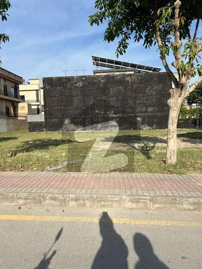 بحریہ ٹاؤن فیز 7 بحریہ ٹاؤن راولپنڈی,راولپنڈی میں 10 مرلہ رہائشی پلاٹ 1.5 کروڑ میں برائے فروخت۔