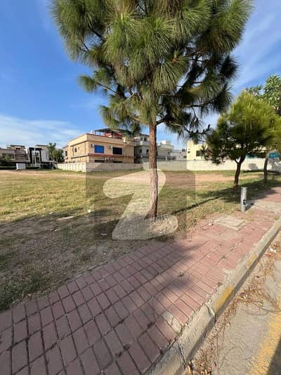 بحریہ ٹاؤن فیز 7 بحریہ ٹاؤن راولپنڈی,راولپنڈی میں 1 کنال رہائشی پلاٹ 2.1 کروڑ میں برائے فروخت۔