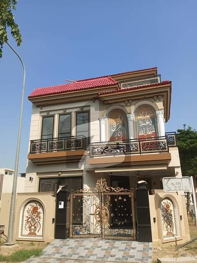 05 MARLA ELEGANT AND FULLY MAINTAINED SUPER HOT LOCATED BUNGALOW IS AVAILABLE IN THE BEST BLOCK OF DHA LAHORE.