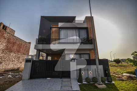 ڈی ایچ اے 9 ٹاؤن ۔ بلاک بی ڈی ایچ اے 9 ٹاؤن,ڈیفنس (ڈی ایچ اے),لاہور میں 3 کمروں کا 5 مرلہ مکان 2.33 کروڑ میں برائے فروخت۔