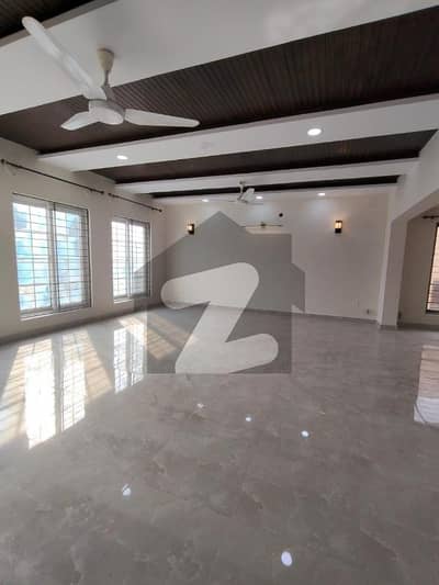 ایف ۔ 11 اسلام آباد میں 3 کمروں کا 1 کنال بالائی پورشن 3.75 لاکھ میں کرایہ پر دستیاب ہے۔