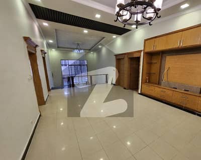 Newly Renovated 6 Bedroom Beautiful House