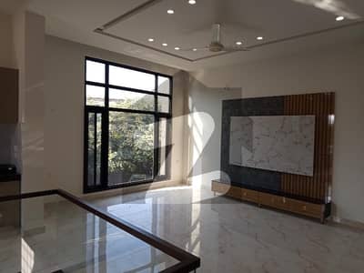 واپڈا سٹی ۔ بلاک ایم واپڈا سٹی,فیصل آباد میں 4 کمروں کا 10 مرلہ مکان 4.1 کروڑ میں برائے فروخت۔