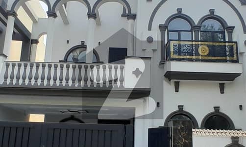 بحریہ آرچرڈ لاہور میں 5 کمروں کا 8 مرلہ مکان 2.85 کروڑ میں برائے فروخت۔