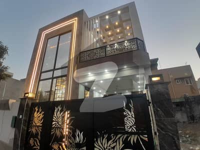 بحریہ آرچرڈ لاہور میں 3 کمروں کا 5 مرلہ مکان 2.15 کروڑ میں برائے فروخت۔