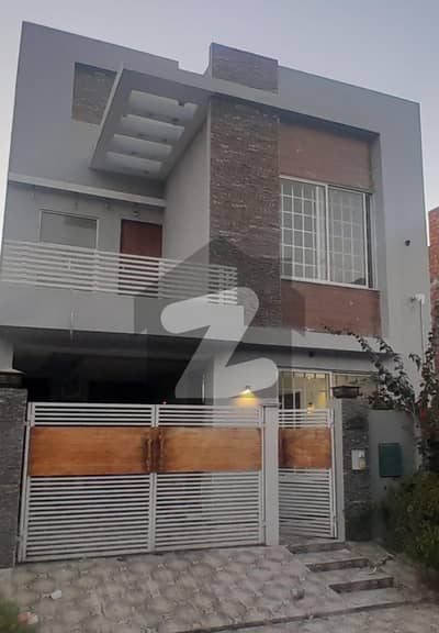 بحریہ آرچرڈ لاہور میں 3 کمروں کا 5 مرلہ مکان 1.5 کروڑ میں برائے فروخت۔