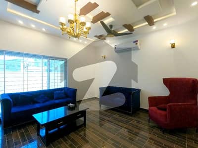 ONE KANAL HOUSE SUPPER LOCATION MAIN BOULEVARD NEAR JAMIA MASJID AVAILABLE FOR SALE