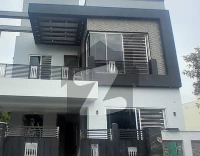 CORNER HOUSE 8 MARLA AVAILABLE FOR RENT IN PHASE TWO BAHRIA ORCHARD