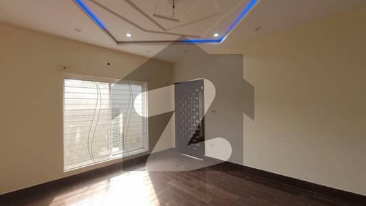 بحریہ آرچرڈ لاہور میں 5 کمروں کا 8 مرلہ مکان 2.25 کروڑ میں برائے فروخت۔