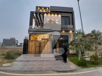 بحریہ آرچرڈ لاہور میں 3 کمروں کا 5 مرلہ مکان 2.5 کروڑ میں برائے فروخت۔