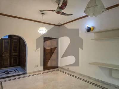 ڈی ایچ اے ڈیفینس فیز 2 ڈی ایچ اے ڈیفینس,اسلام آباد میں 7 کمروں کا 1 کنال مکان 10.5 کروڑ میں برائے فروخت۔