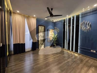 بحریہ ٹاؤن سیکٹر سی بحریہ ٹاؤن,لاہور میں 3 کمروں کا 5 مرلہ مکان 1.8 کروڑ میں برائے فروخت۔