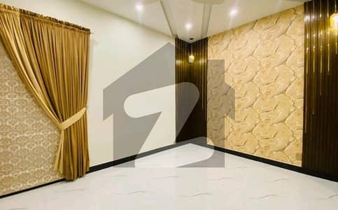 بحریہ ٹاؤن سیکٹر ای بحریہ ٹاؤن,لاہور میں 5 کمروں کا 10 مرلہ مکان 3.3 کروڑ میں برائے فروخت۔