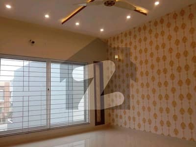 بحریہ ٹاؤن سیکٹر ای بحریہ ٹاؤن,لاہور میں 5 کمروں کا 10 مرلہ مکان 4.0 کروڑ میں برائے فروخت۔