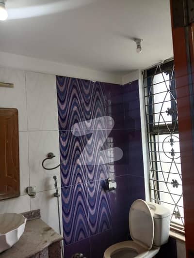 بحریہ ٹاؤن سیکٹر B بحریہ ٹاؤن,لاہور میں 5 کمروں کا 10 مرلہ مکان 3.3 کروڑ میں برائے فروخت۔