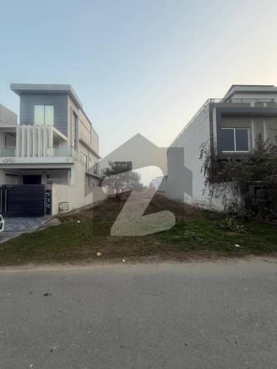 Highly-Desirable Prime Location Residential Plot Available In Park View City - Silver Block For sale