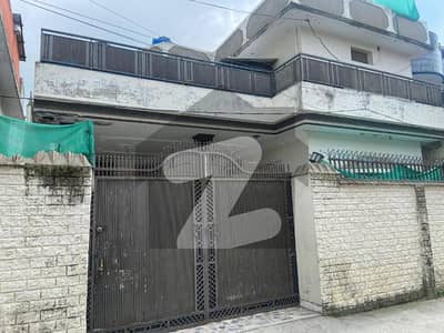 حسن ٹاؤن ایبٹ آباد میں 6 کمروں کا 10 مرلہ مکان 3.0 کروڑ میں برائے فروخت۔