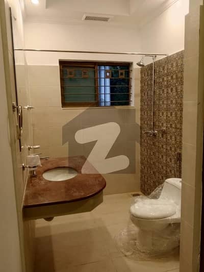 صدر کینٹ,لاہور میں 7 کمروں کا 1 کنال مکان 4.2 لاکھ میں کرایہ پر دستیاب ہے۔