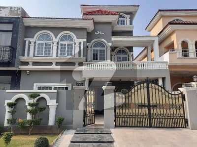 سٹی ہاؤسنگ سکیم جہلم میں 4 کمروں کا 10 مرلہ مکان 3.16 کروڑ میں برائے فروخت۔