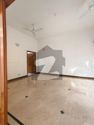 1000Yard Bungalow For Rent In Phase 5