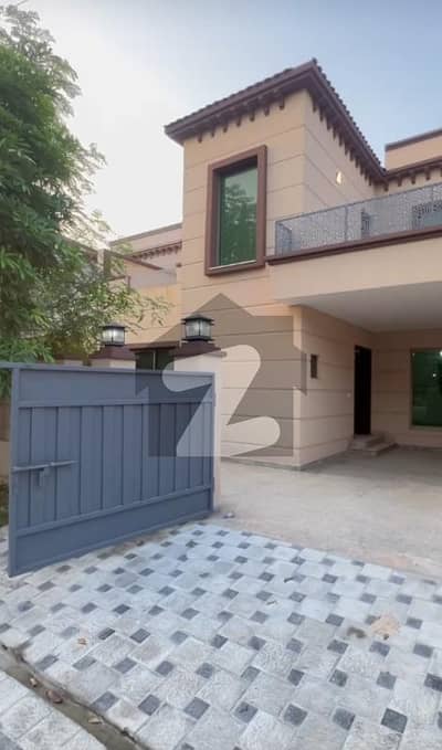 10 Marla 4 Bedrooms House For Sale.