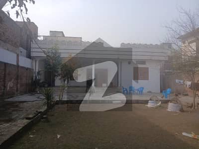 راحت آباد پشاور میں 4 کمروں کا 1 کنال مکان 70.0 ہزار میں کرایہ پر دستیاب ہے۔