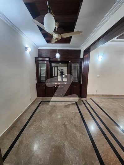 Beautifull Full House Available For Rent in E-11/1