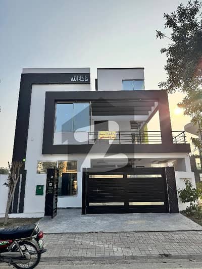 8 Marla Slightly Used Corner House For Sale 80 Feet Road Main Boulevard