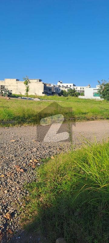 Highly-Desirable 10 Kanal Corner Plot Available In Gulberg Greens - Block A For Sale