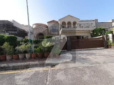 25 Marla Luxury Spacious House Available In Bahria Springs