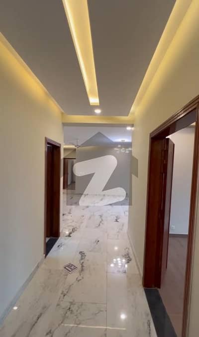 عسکری 11 - سیکٹر ڈی عسکری 11,عسکری,لاہور میں 3 کمروں کا 10 مرلہ فلیٹ 4.0 کروڑ میں برائے فروخت۔