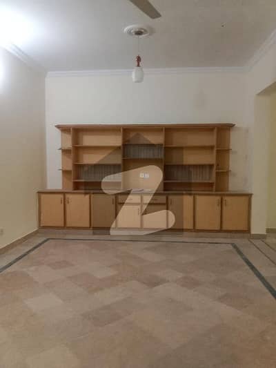 مارگلہ ٹاؤن فیز 2 مارگلہ ٹاؤن,اسلام آباد میں 2 کمروں کا 8 مرلہ زیریں پورشن 85.0 ہزار میں کرایہ پر دستیاب ہے۔