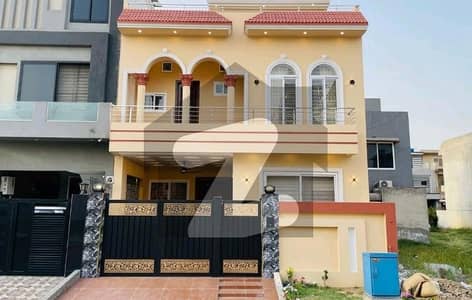 سٹی ہاؤسنگ سوسائٹی گوجرانوالہ میں 4 کمروں کا 5 مرلہ مکان 1.75 کروڑ میں برائے فروخت۔