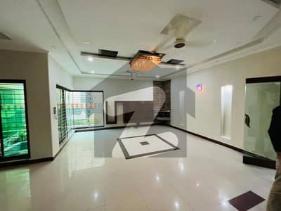 ڈی ایچ اے فیز 7 ڈیفنس (ڈی ایچ اے),لاہور میں 3 کمروں کا 1 کنال بالائی پورشن 1.25 لاکھ میں کرایہ پر دستیاب ہے۔