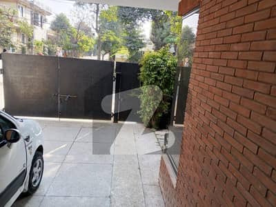 10 Marla House for Sale Prime Location, Block Z, Phase 3 DHA Lahore