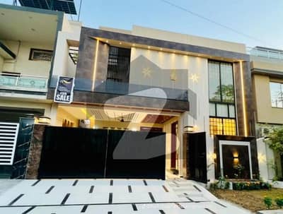 l d A Avenue 1 block j 10 Marla house for sale pir 6 bedroom daibal kitchen daibal unt