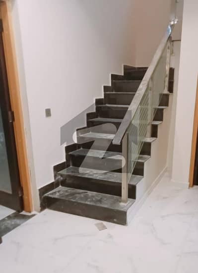 ڈی ایچ اے فیز 3 - بلاک ڈبل ایکس فیز 3,ڈیفنس (ڈی ایچ اے),لاہور میں 4 کمروں کا 10 مرلہ مکان 1.57 لاکھ میں کرایہ پر دستیاب ہے۔