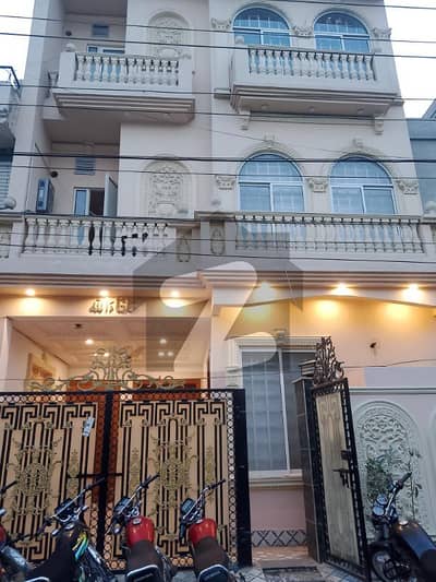 جوہر ٹاؤن فیز 2 - بلاک جے2 جوہر ٹاؤن فیز 2,جوہر ٹاؤن,لاہور میں 7 کمروں کا 5 مرلہ مکان 1.75 لاکھ میں کرایہ پر دستیاب ہے۔