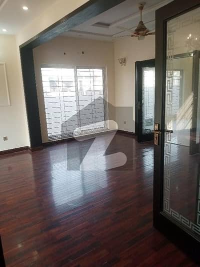 1 kanal like Brand New Lower portion with separate Gate in Phase 8