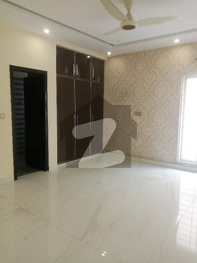 1 kanal like Brand New Lower portion with separate Gate in Phase 8