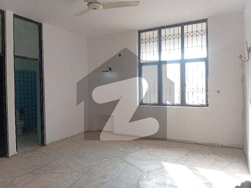 ماڈل ٹاؤن لاہور میں 3 کمروں کا 1 کنال زیریں پورشن 1.6 لاکھ میں کرایہ پر دستیاب ہے۔ ماڈل ٹاؤن لاہور میں 3 کمروں کا 1 کنال زیریں پورشن 1.6 لاکھ میں کرایہ پر دستیاب ہے۔