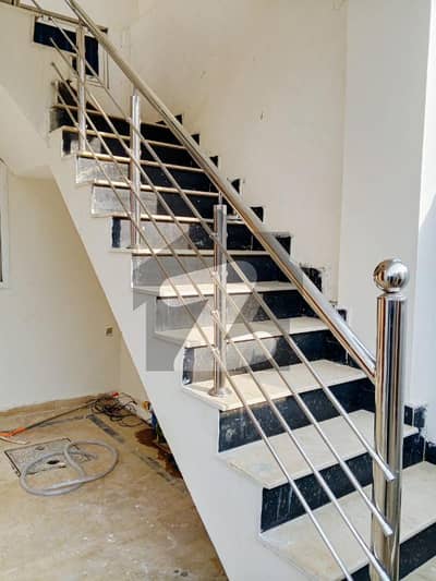 ایم پی سی ایچ ایس ۔ بلاک ایف ایم پی سی ایچ ایس ۔ ملٹی گارڈنز,بی ۔ 17,اسلام آباد میں 2 کمروں کا 5 مرلہ بالائی پورشن 45.0 ہزار میں کرایہ پر دستیاب ہے۔