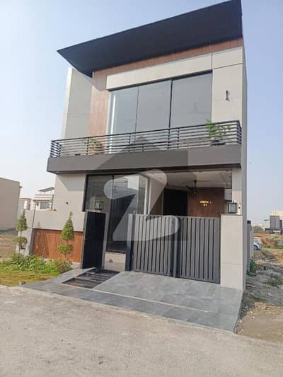 ڈی ایچ اے 9 ٹاؤن ڈیفنس (ڈی ایچ اے),لاہور میں 3 کمروں کا 5 مرلہ مکان 3.0 کروڑ میں برائے فروخت۔