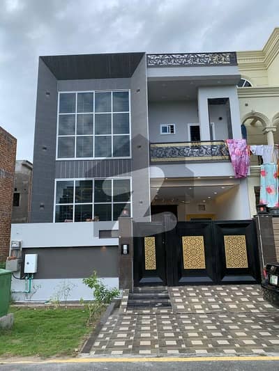 Prime Location 5 Marla House For sale Is Available In Royal Palm City