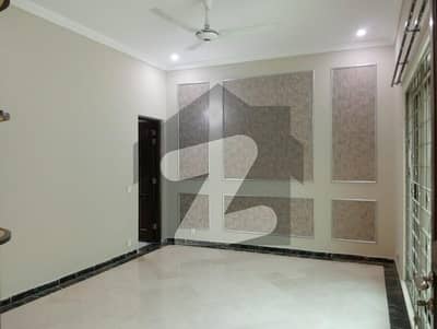 ڈی ایچ اے فیز 4 ڈیفنس (ڈی ایچ اے),لاہور میں 3 کمروں کا 1 کنال بالائی پورشن 1.2 لاکھ میں کرایہ پر دستیاب ہے۔