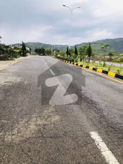 TOP LOCATIONED 50X90 PLOT FOR SALE IN LAVISH SECTOR D-12/3