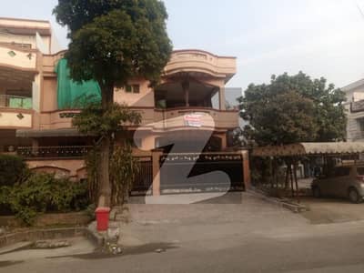 i-8 Beautiful Besment with sapparte Gate For Rent.