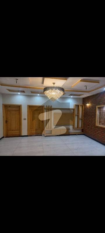 جوبلی ٹاؤن لاہور میں 5 کمروں کا 10 مرلہ مکان 1.6 لاکھ میں کرایہ پر دستیاب ہے۔